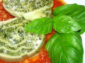 Rotolo di pasta con spinaci e ricotta