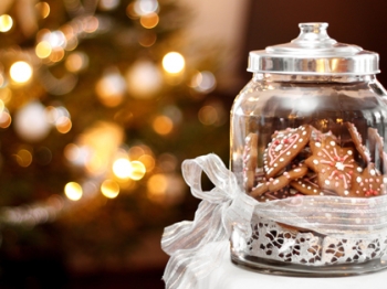 Regali di Natale fai da te: i dolcetti in barattolo da preparare con i bambini