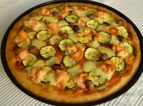 Pizza con crusca, zucchine, salmone e lievito madre
