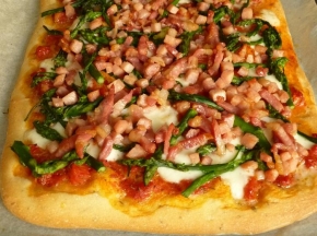 Pizza con crusca, asparagi, prosciutto, mozzarella e .... lievito madre