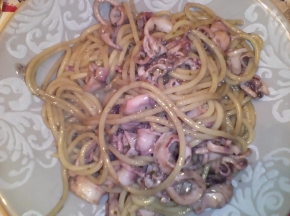Spaghetti con calamari (in bianco)