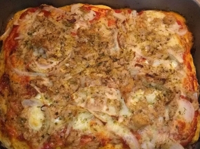 Pizza tonno e cipolla