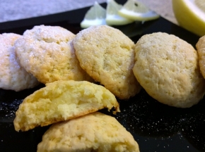 biscotti morbidi al limone con ripieno cremoso