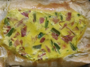 Torta salata asparagi, prosciutto cotto e scamorza