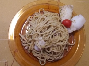 Spaghetti totani e pesto di pistacchi