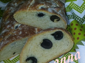 Filoni di pane con olive.