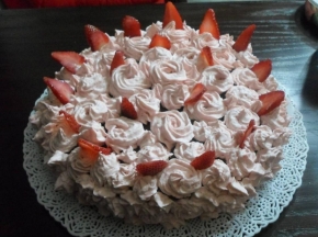 Strawberry belly cake