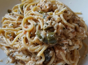 spaghetti con olive tonno mentuccia