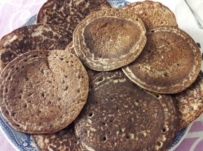 Pancake di grano saraceno senza uova e latte