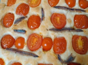 Pizza pomodori e alici