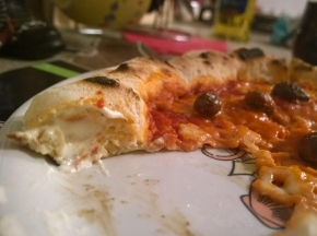 pizza col cornicione ripieno