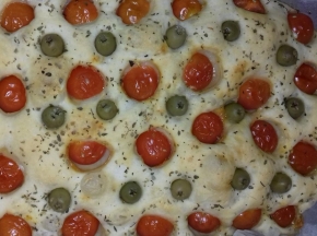 pizza olive e pomodorini