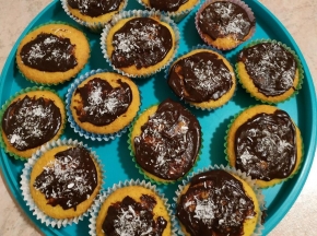 Muffin arancia, cocco e cioccolato