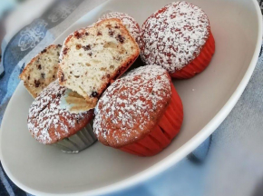 Muffin con yogurt greco di capra e gocce di cioccolato