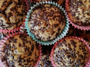Muffin alla banana e gocce di cioccolato