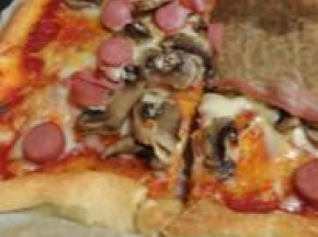 pizza wurstel e funghi