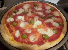 Pizza margherita alle olive