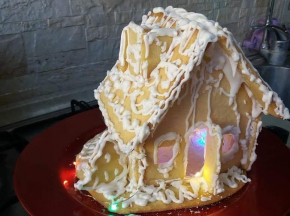 gingerbread house in pasta frolla