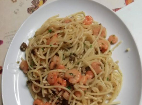 Spaghetti olive, mandorle e gamberetti