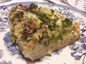 Focaccia con broccoletti siciliani e salsiccia