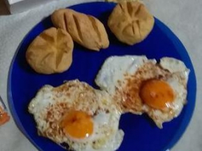 pane con le uova