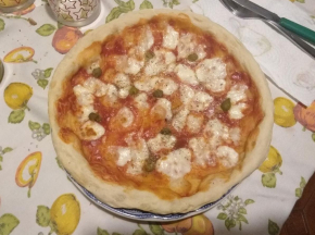 Pizza Margherita e capperi