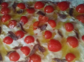 pizza con pomodorini pachino e alici