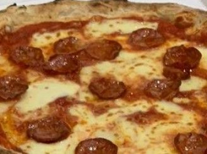 Pizza al Salametto e Mozzarella di Bufala