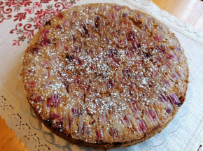 Torta rovesciata integrale con ciliegie