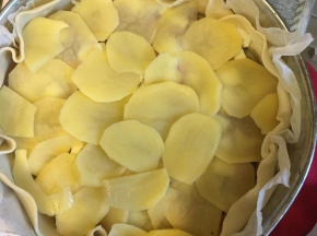 Torta di pasta sfoglia con patate