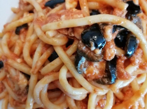 Bucatini tonno, mozzarella e olive 🍝