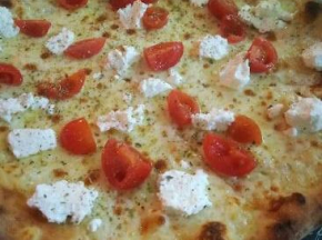 Pizza pomodorini e feta