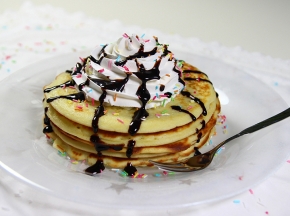 Pancake decorati per un’allegra colazione in famiglia