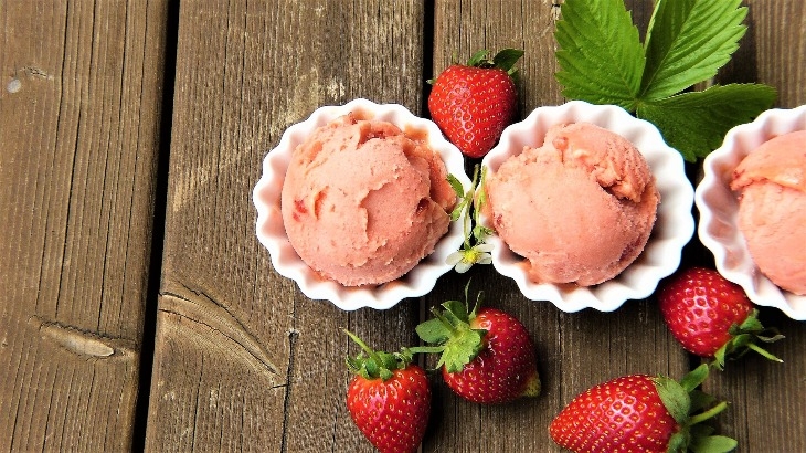 Frutta di luglio nei dolci: 4 idee fresche e gustose
