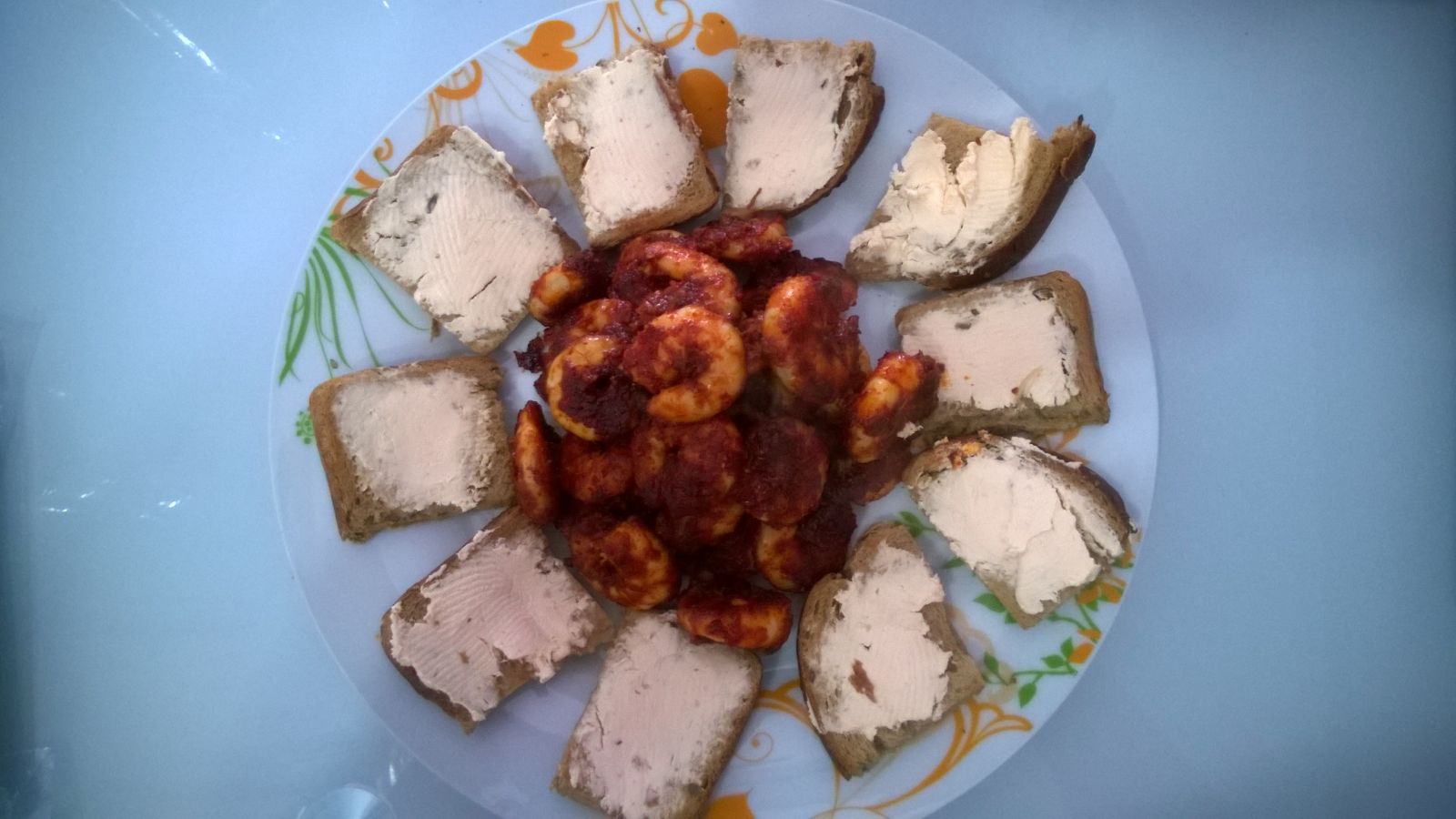 immagine post Gamberetti piccanti e crostini con formaggio spalmabile al salmone