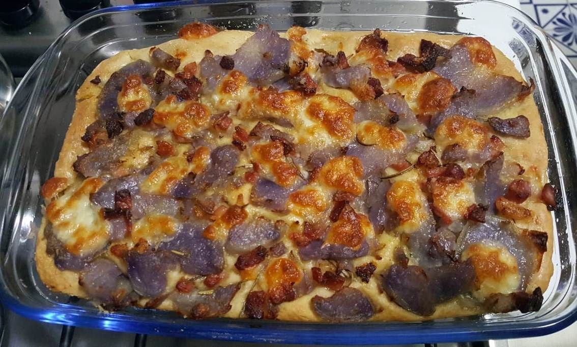 immagine post ...pizza alle patate viola...
