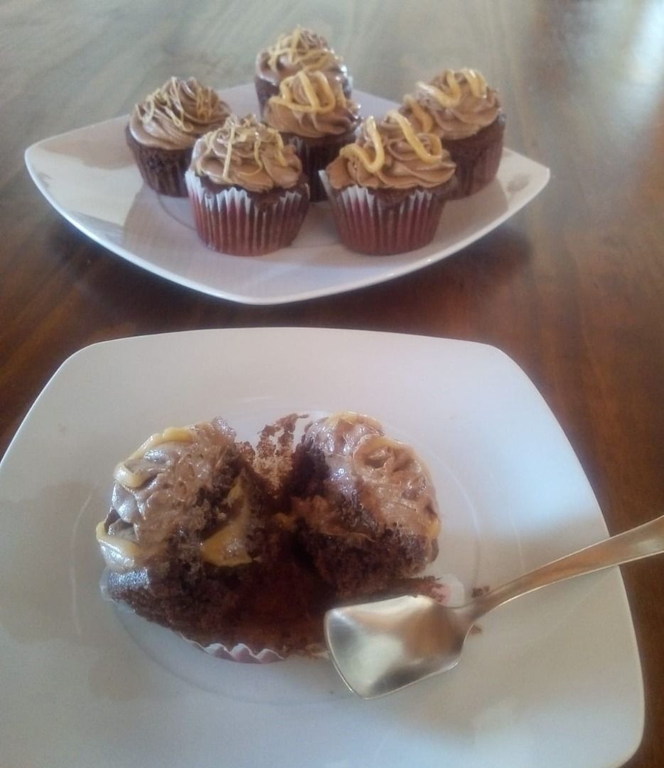 immagine post muffin al cioccolato con crema alla nocciola e caramello salato