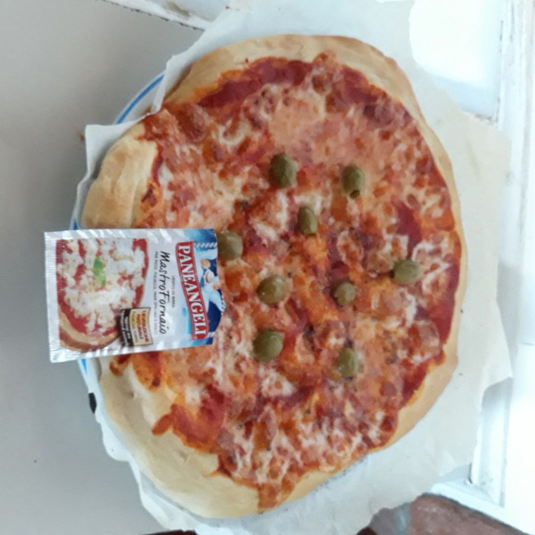 immagine post Pizza con olive verdi