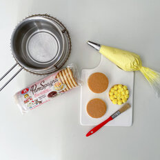 Step 5 per la preparazione di Mini-tortine Mimosa