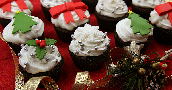Cupcake natalizi al cioccolato e crema al burro