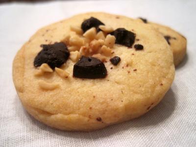 Biscotti senza glutine con gocce di cioccolato e nocciole