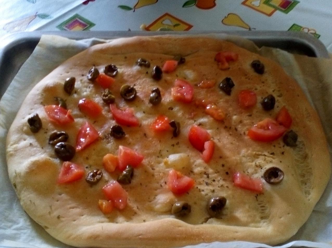Focaccia con olive e pomodorini!!!