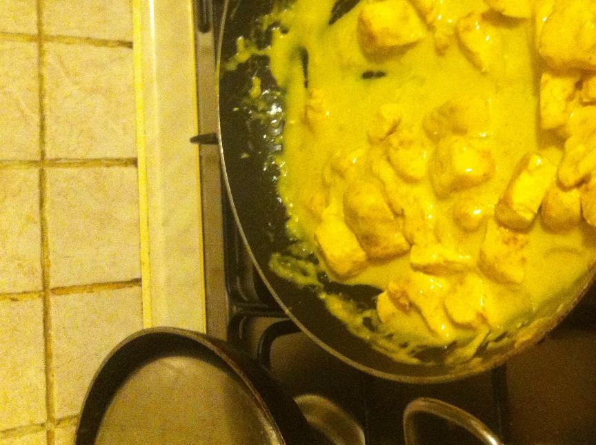Pollo in salsa al curry