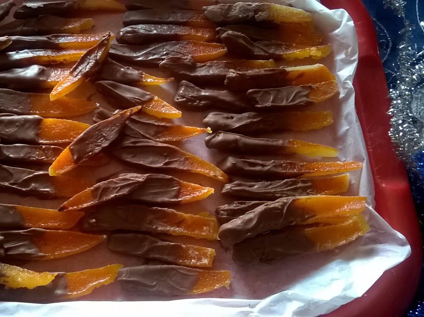 Scorza di arance candite con cioccolato