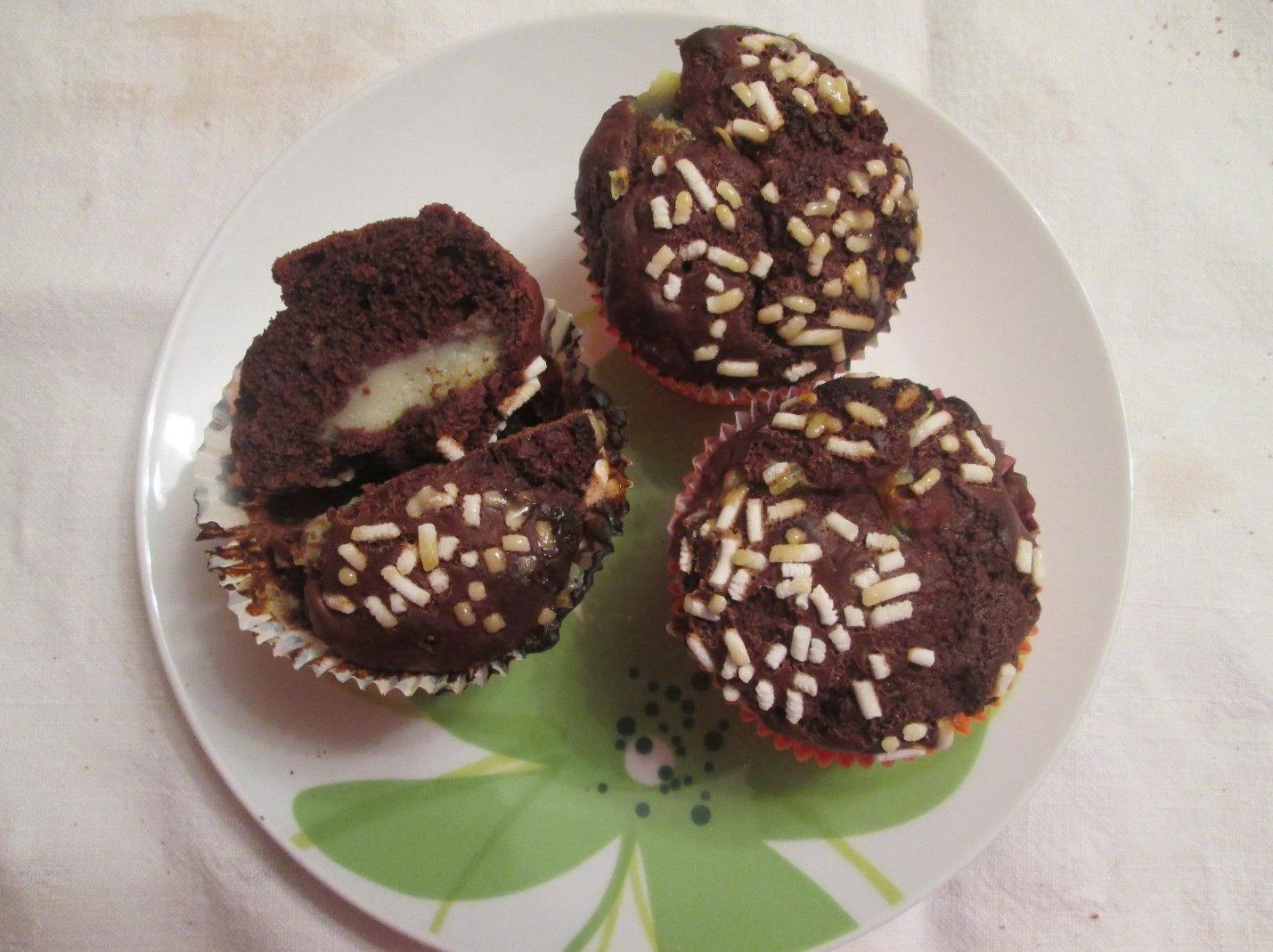 muffin al cioccolato con cuore di crema