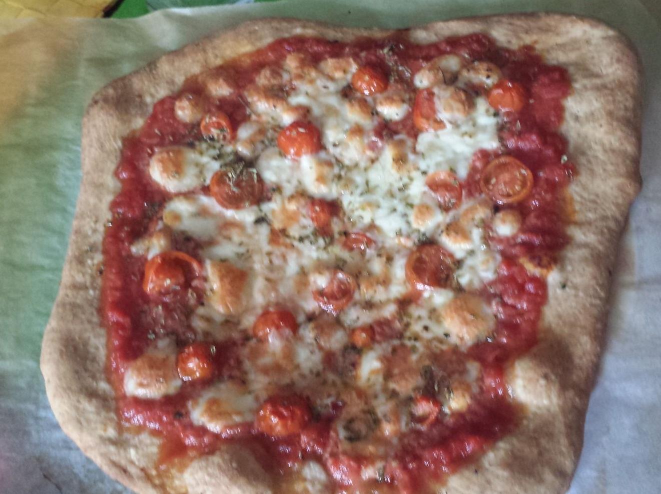 Pizza margherita (con ricetta dell'impasto per pizza )