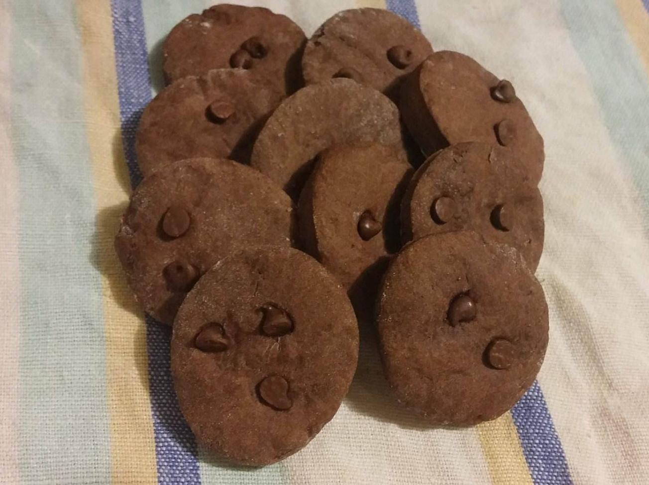 Biscotti al cacao con gocce di cioccolata