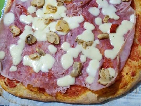 Pizza formaggio prosciutto e funghi