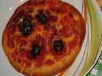 Pizzetta con pomodoro, origano e olive nere!