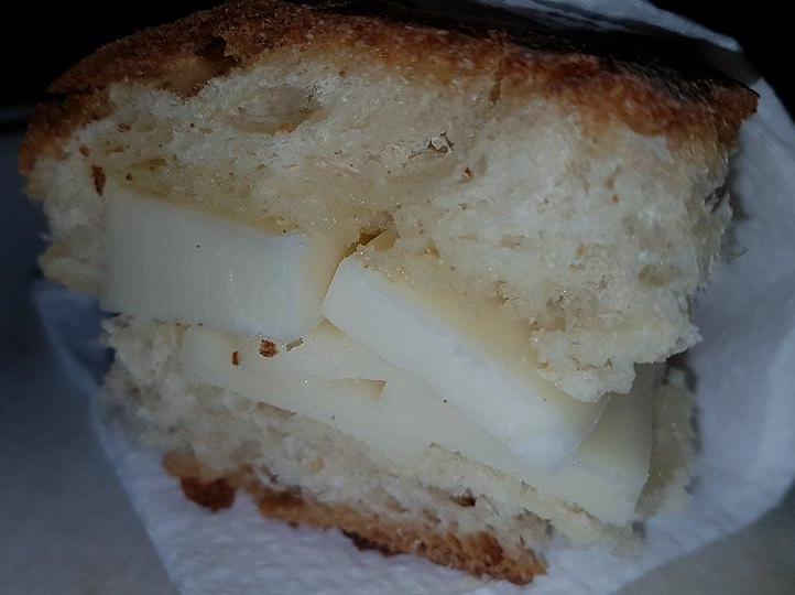 crostini con formaggio